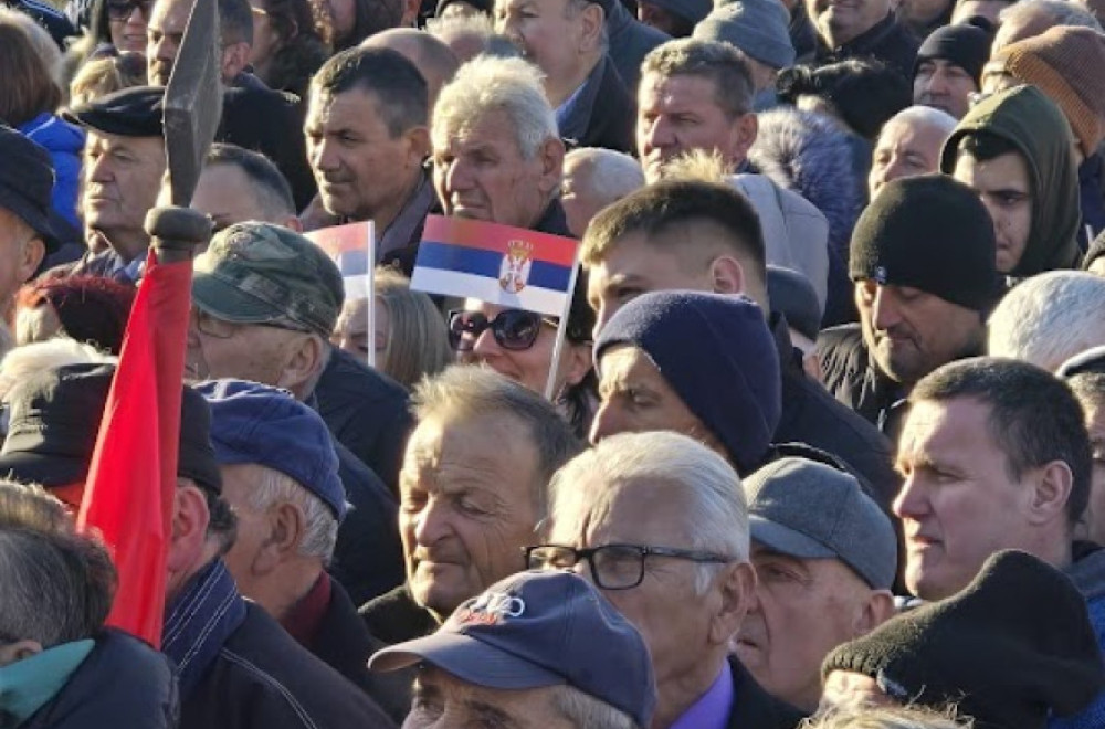 Hiljade ljudi izašlo na otvaranje deonice auto-puta od Kruševca do Vrnjačke Banji FOTO/VIDEO