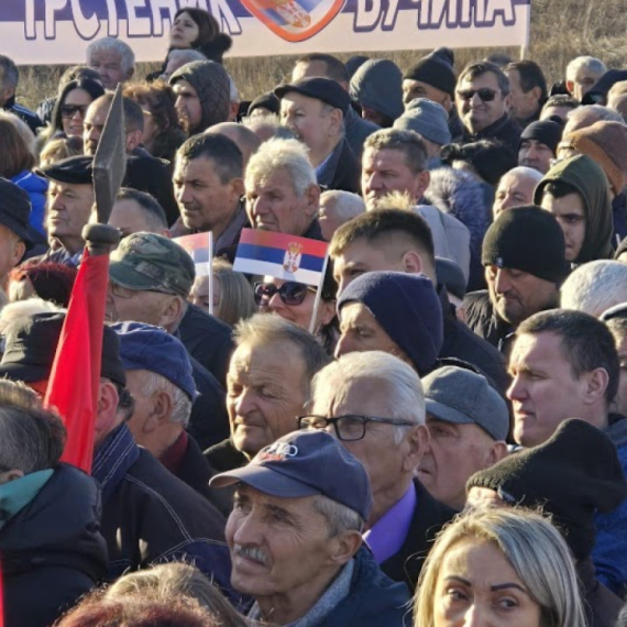 Hiljade ljudi izašlo na otvaranje deonice auto-puta FOTO