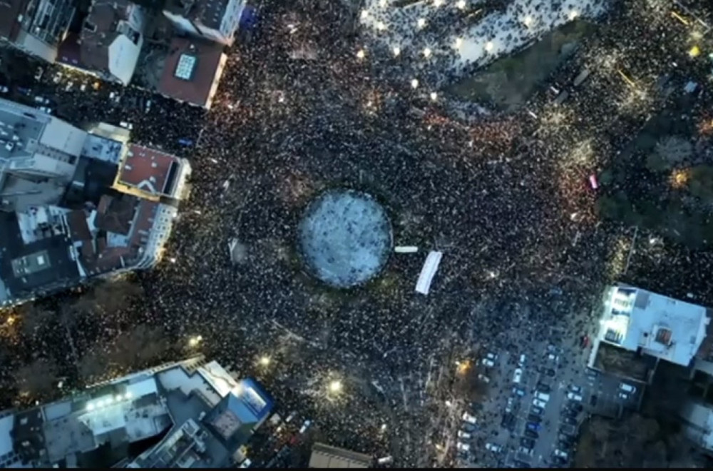 Grupa studenata organizovala blokade; Blokirali deo Beograda; Objavljeni prvi snimci dronom FOTO/VIDEO