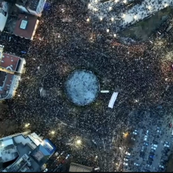 Grupa studenata organizovala blokade; Blokirali deo Beograda; Objavljeni prvi snimci dronom FOTO/VIDEO