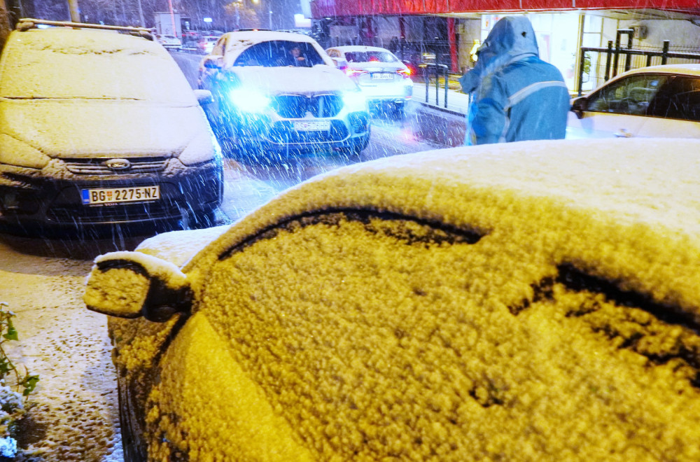 Srbija pod snegom: Na putevima napadalo i do 10 cm, poseban oprez na ovim deonicama FOTO/VIDEO