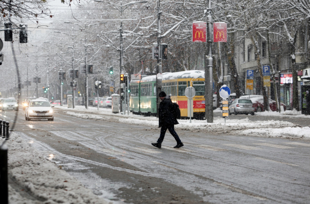 Očišćene ulice prvog prioriteta u Beogradu: Ekipe i dalje na terenu