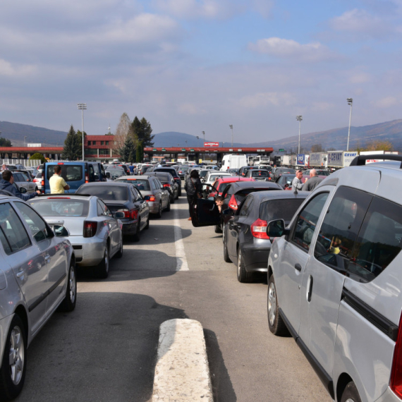 Haos na granicama tokom praznika: Evo zašto se prave kolone i šta može da se promeni VIDEO