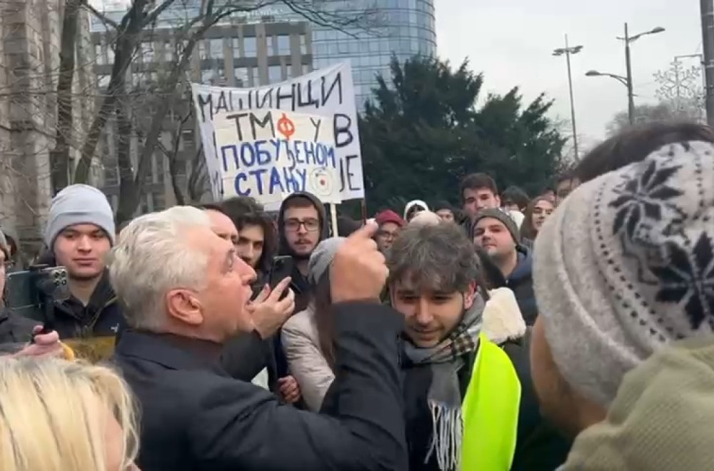 Studenti pravili haos ispred Pošte Srbije – Anđelković razotkrio šta se krije iza protesta VIDEO