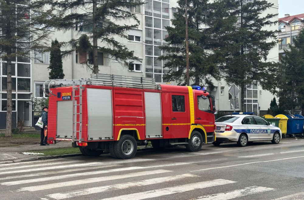 Veliki požar u Čačku: Goreo stan u zgradi FOTO