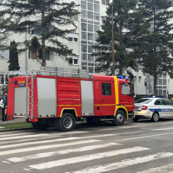 Veliki požar u Čačku: Goreo stan u zgradi FOTO