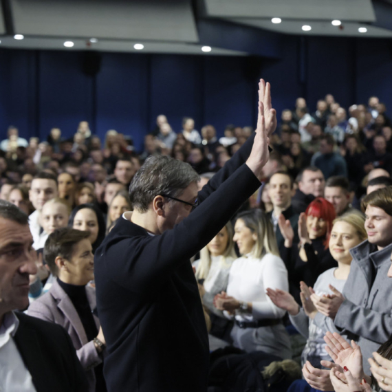 Festival mladosti; Vučić: Budućnost, a ne prošlost i ne samo za mlade FOTO