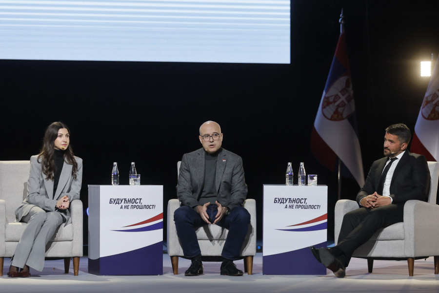 Vučić: Budućnost, a ne prošlost i ne samo za mlade FOTO