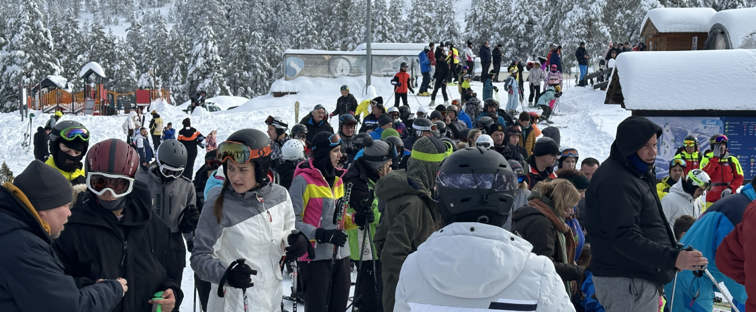 Palo prvo ovogodišnje skijanje na Torniku, gužva kao u košnici FOTO