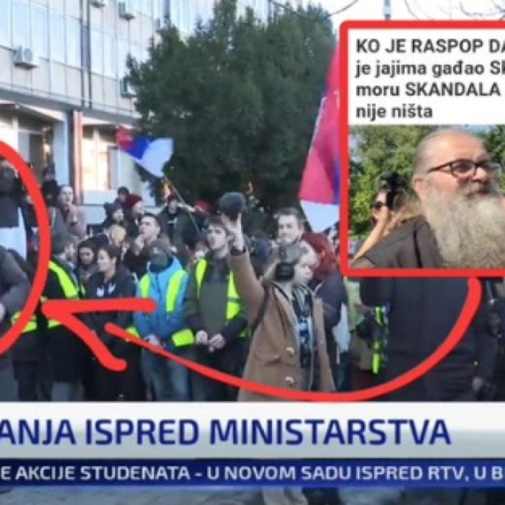 Raspop Antonije na protestu studenata; "Za SPC sektaš, za opoziciju novi patrijarh" FOTO