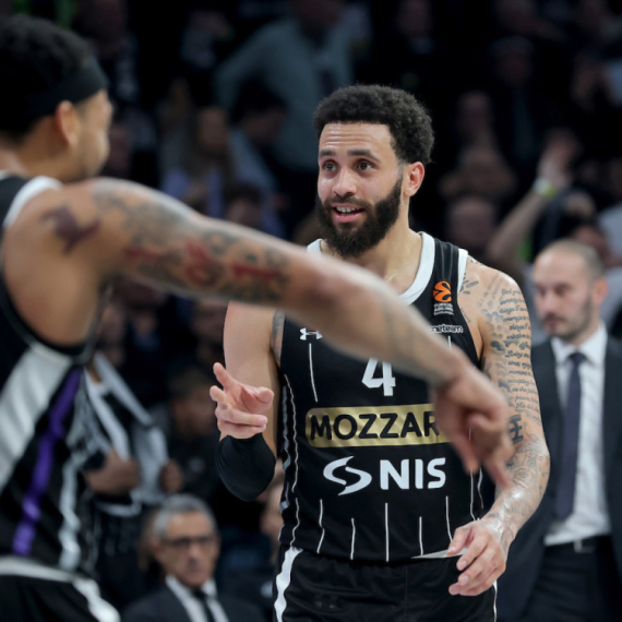 Jasikevičus isključen – Partizan "lomi" Fener!