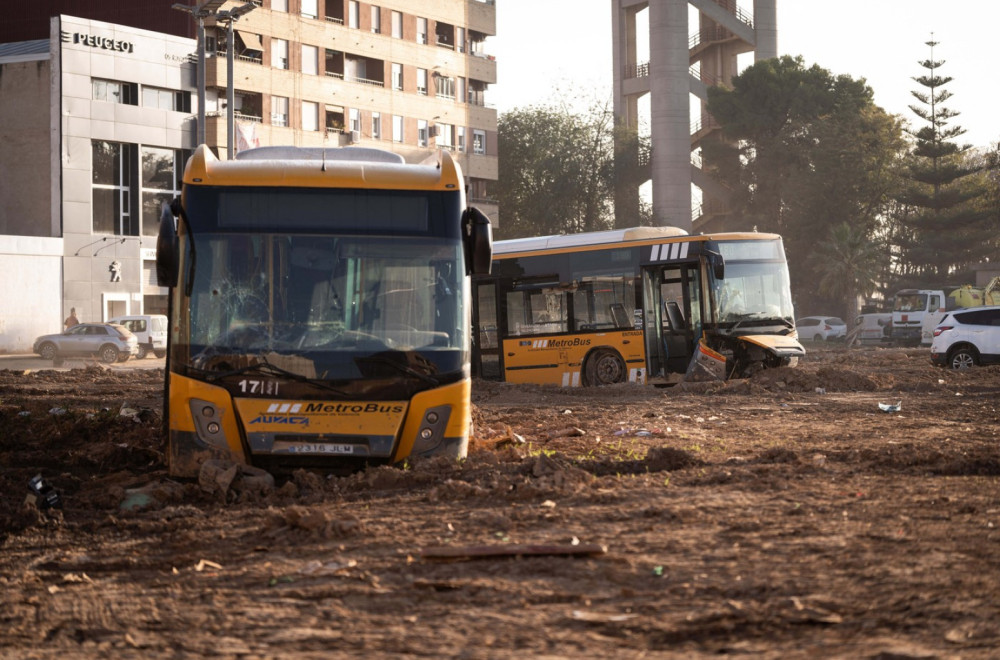 Poplave, oluje, eksplozije; Svet je zadesila katastrofa