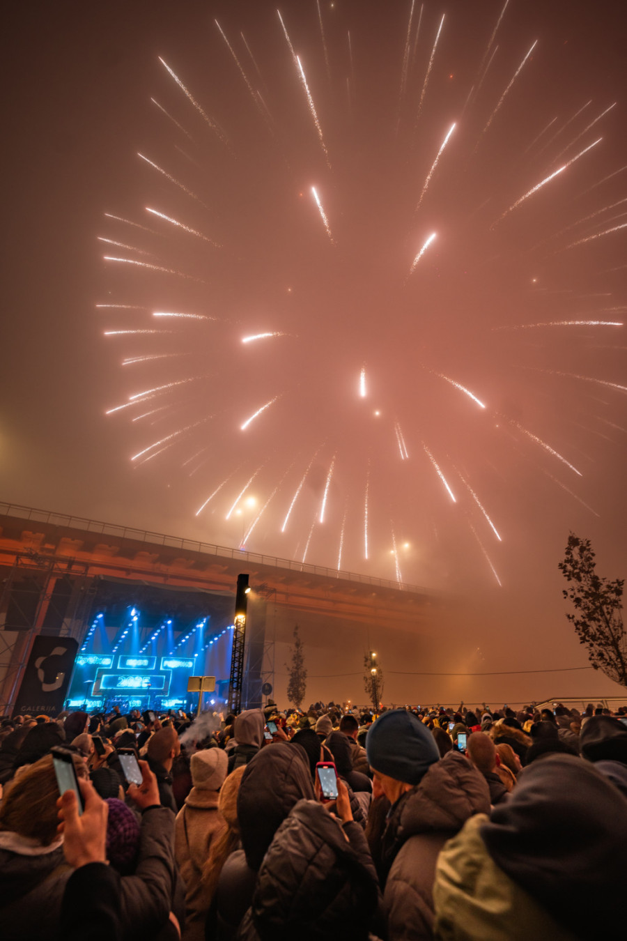 Nova godina u Beogradu na vodi dočekana uz muzički spektakl FOTO B92