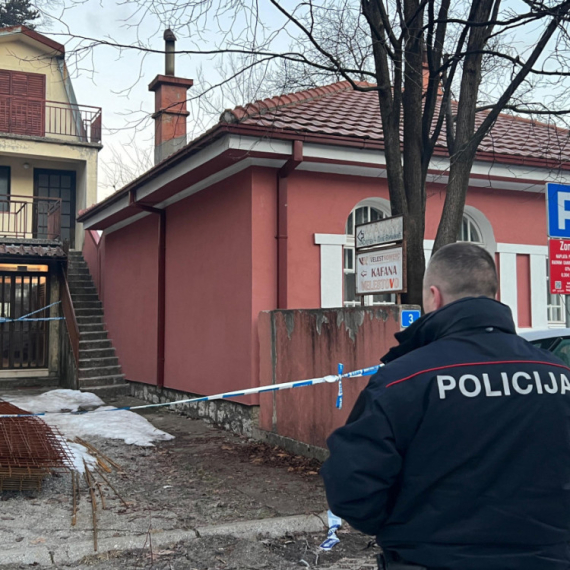 Jutro nakon masakra na Cetinju: Policija ispred kafane gde je počela pucnjava FOTO/VIDEO