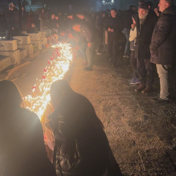 Svi mediji u Srbiji poštuju Dan žalosti povodom masakra na Cetinju, osim N1 i Nove: Crno bele boje FOTO