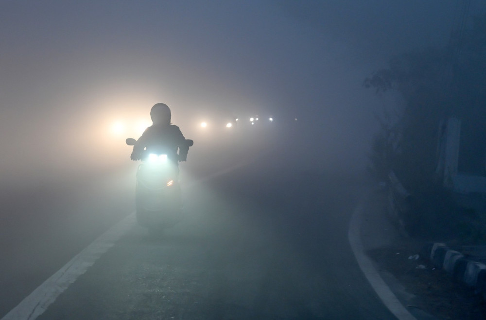 Ne vidi se prst pred okom: Smog prekrio Nju Delhi, izdata upozorenja FOTO