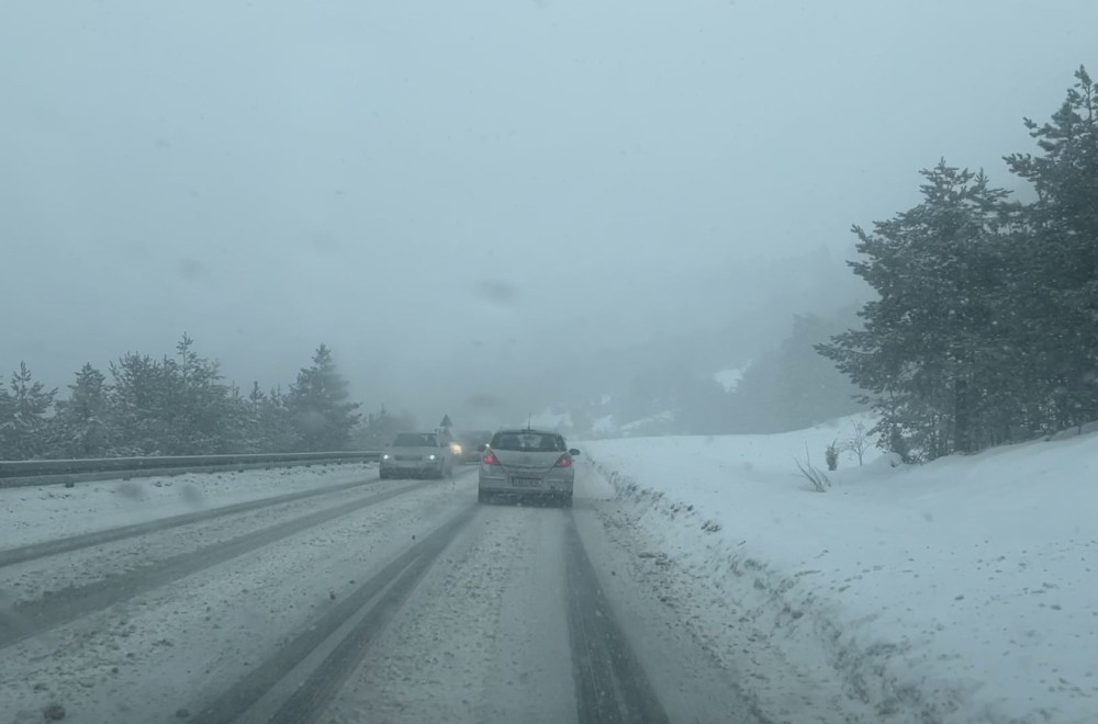 Napadalo više od 20 centimetara snega: Srbija na meti ledenog talasa VIDEO