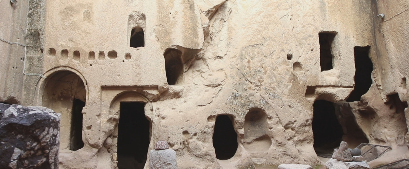 Neverovatni hrišćanski manastiri uklesani u strmim stenama Turske FOTO