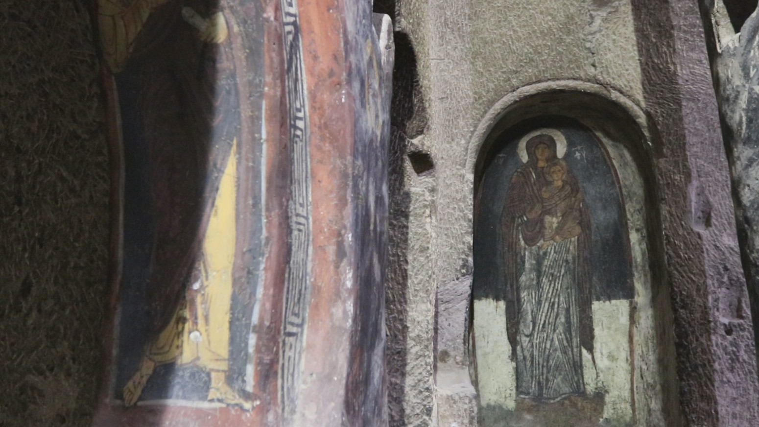 Neverovatni hrišćanski manastiri uklesani u strmim stenama Turske FOTO