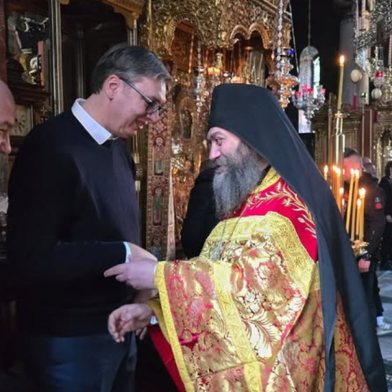 Vučić na Hilandaru: "Hvala monasima i iskušenicima što čuvaju sve što pripada našem rodu" FOTO/VIDEO