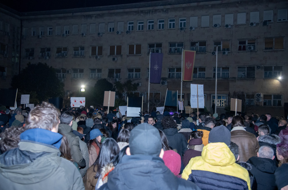 Uključili se u proteste u Crnoj Gori: Opozicioni fantomski Arhiv prebrojao 5.000 ljudi na ulicama Podgorice