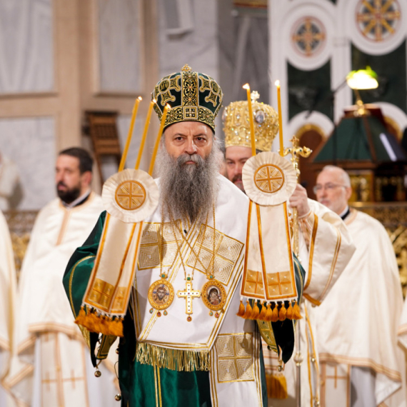 Patrijarh Porfirije služi Božićnu liturgiju u Hramu: Okupio se veliki broj građana