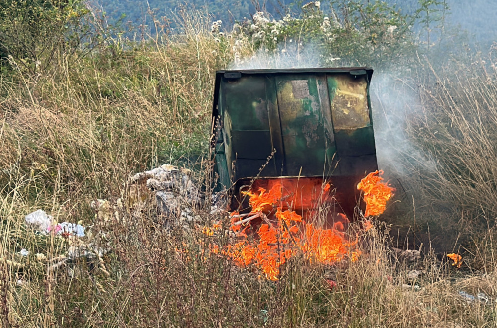 Odlažu žar u kontejnere i prave haos: Svaki čas gore kontejneri u Čačku