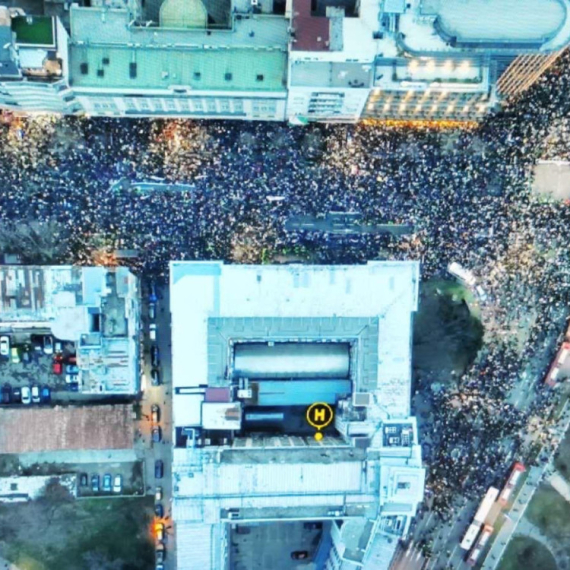 Protest opozicije i studenata u Beogradu: Dvostruko manje ljudi nego na Slaviji; Podrška političara VIDEO