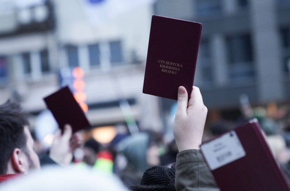 Nisu ga pustili da uđe na plenum, a redovni je student: Podaci u indeksu su dokaz FOTO