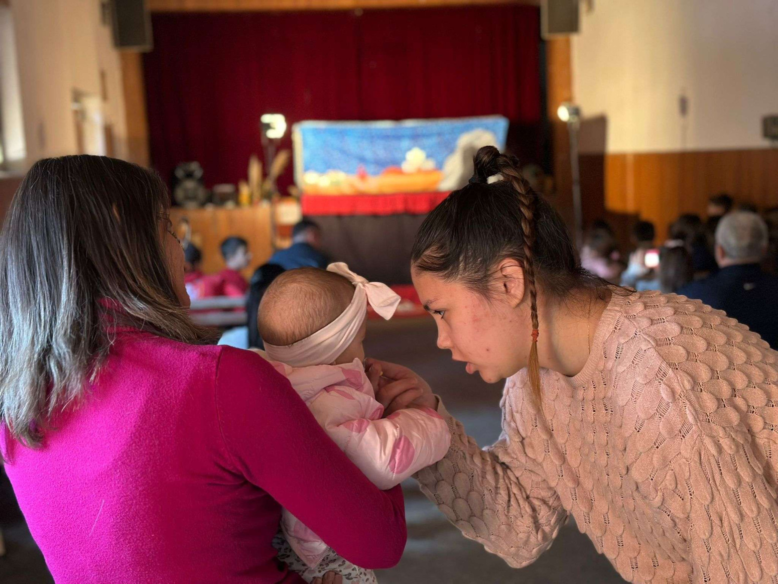 Nakon tri decenije stiglo lutkarsko pozorište u ovo srpsko selo: Mališani oduševljeni FOTO