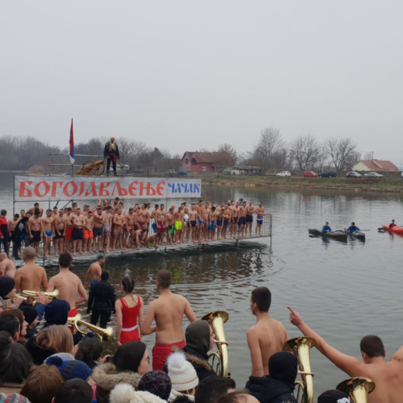 "Pokažite da ste hrabri, odani veri i tradiciji": Počele prijave za plivanje na Bogojavljenje u Čačku