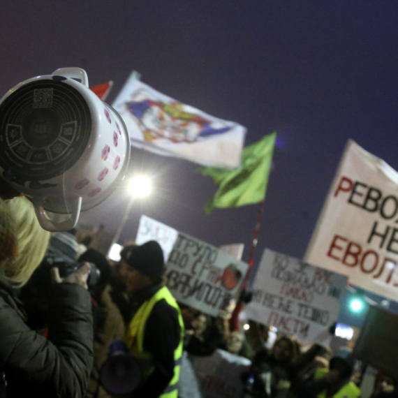 Studenti neće srpska obeležja; Ograđuju se od zastava