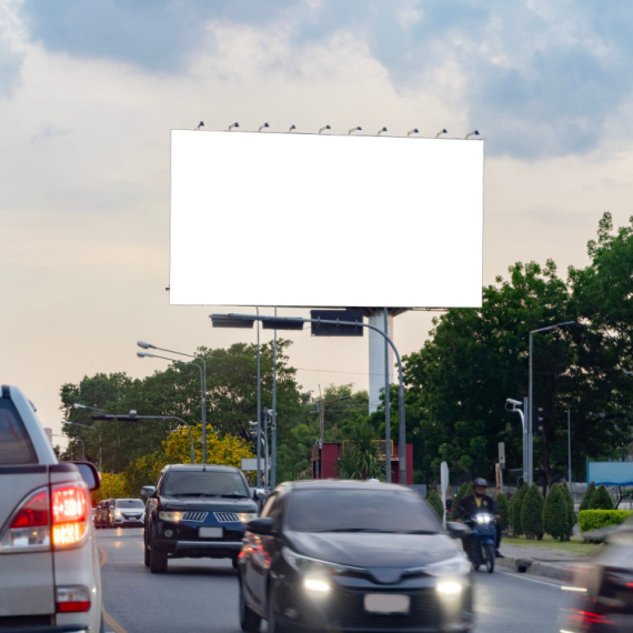 Da li je ovo ljubavna priča godine? Subotičanin zakupio bilbord da nađe devojku iz autobusa VIDEO