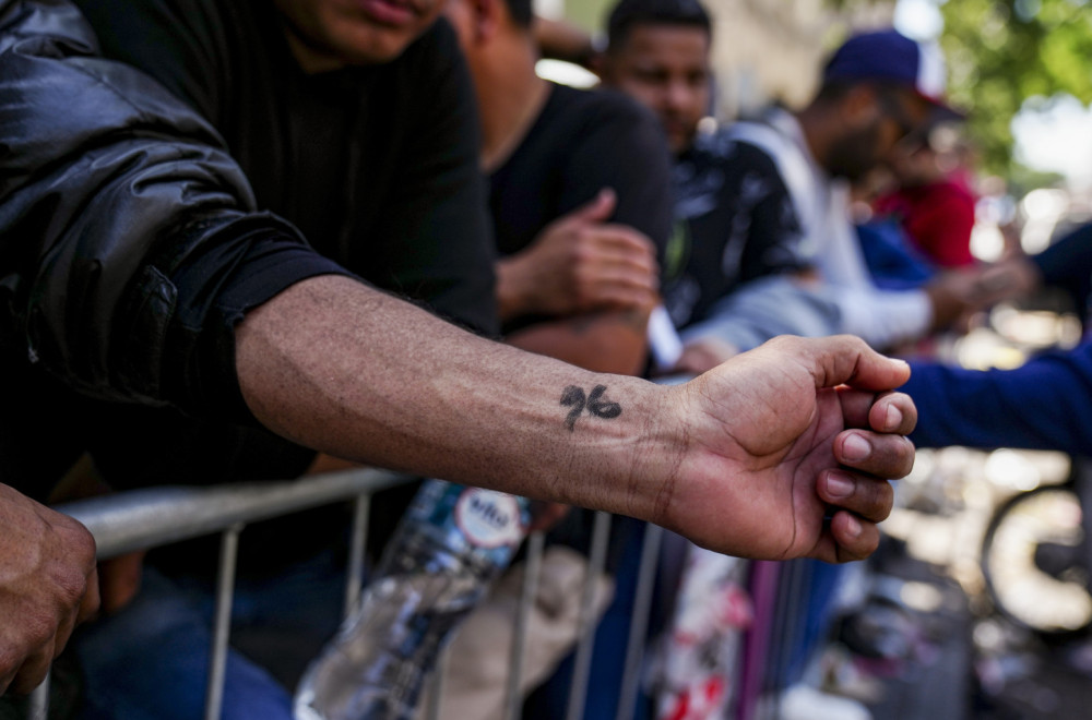 Migrantima stiglo pismo: "U vašoj domovini je, takođe, lepo" FOTO