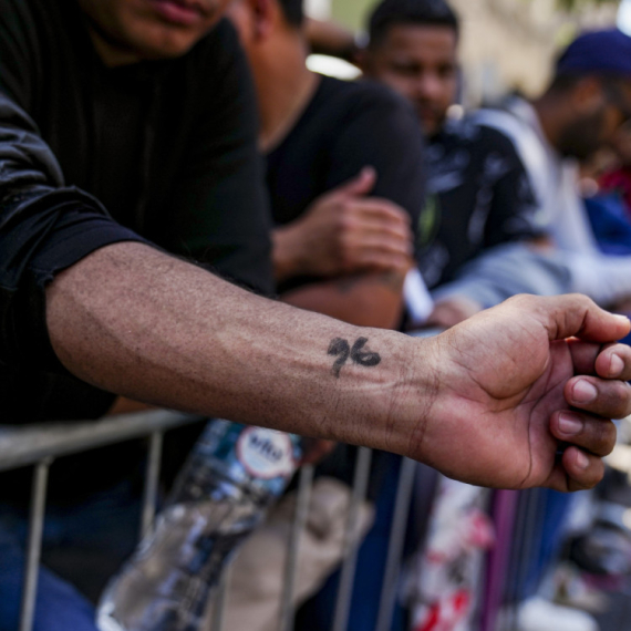 Migrantima stiglo pismo: "U vašoj domovini je, takođe, lepo" FOTO