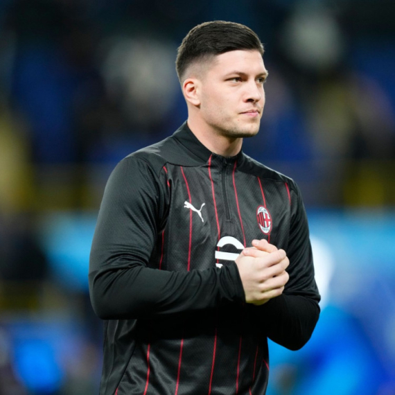 Jović "beži" iz Milana – ruku spasa dobio iz Monaka!