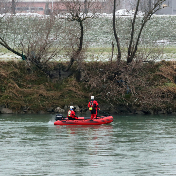 Obustavljena potraga u Savi: Ni traga, ni glasa od devojčice FOTO