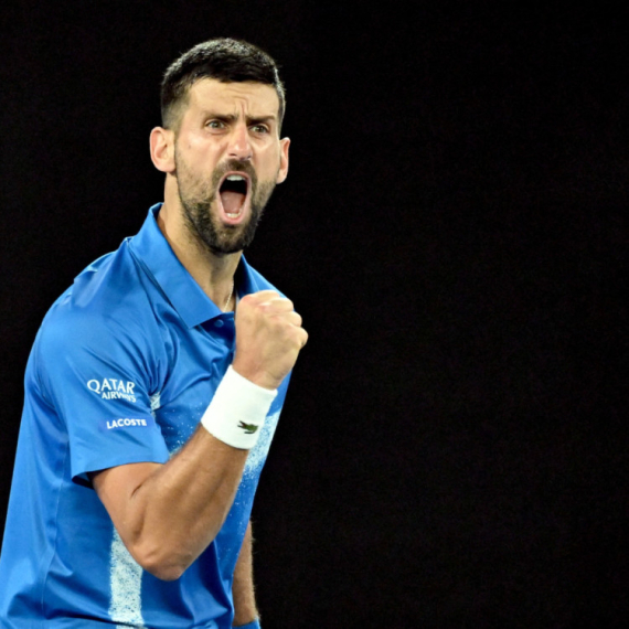 Djokovic reaches round of 16 of the AO