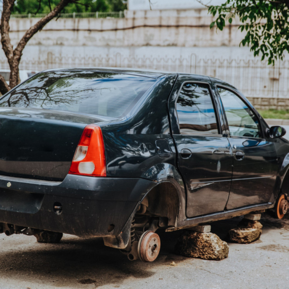 Beograđani besni: Ostavili automobile na parkingu, a onda im se desilo ovo FOTO