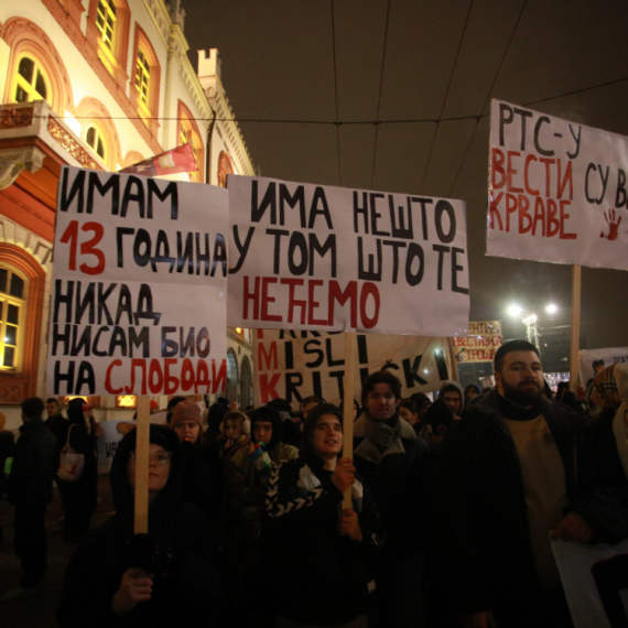 Beograd ponovo blokiran; Opozicija stigla na protest; Đilas jedan od "studenata"