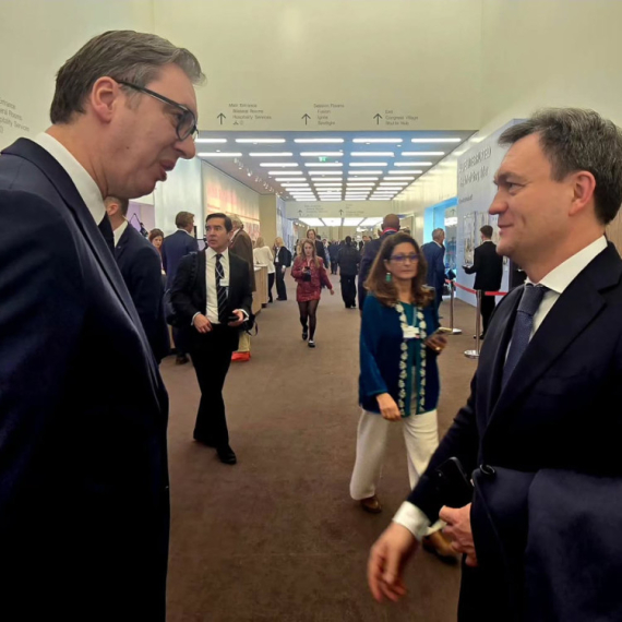 Vučić u Davosu sa premijerom Moldavije: "Brza razmena mišljenja o izazovima na evropskom kontinentu" FOTO