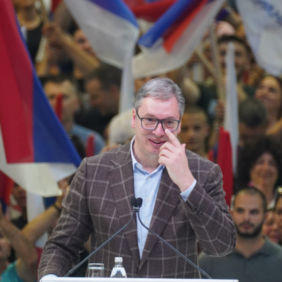 Građani čekaju Vučića; U toku poslednje pripreme za skup u Jagodini; Velika podrška predsedniku Srbije FOTO