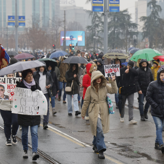 Automobilom udarila studentkinju na protestu; MUP: Uhapšena žena koja je upravljala vozilom