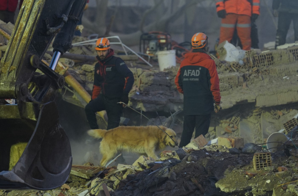 Dvoje poginulih u urušavanju zgrade u Turskoj; Privedene četiri osobe FOTO/VIDEO