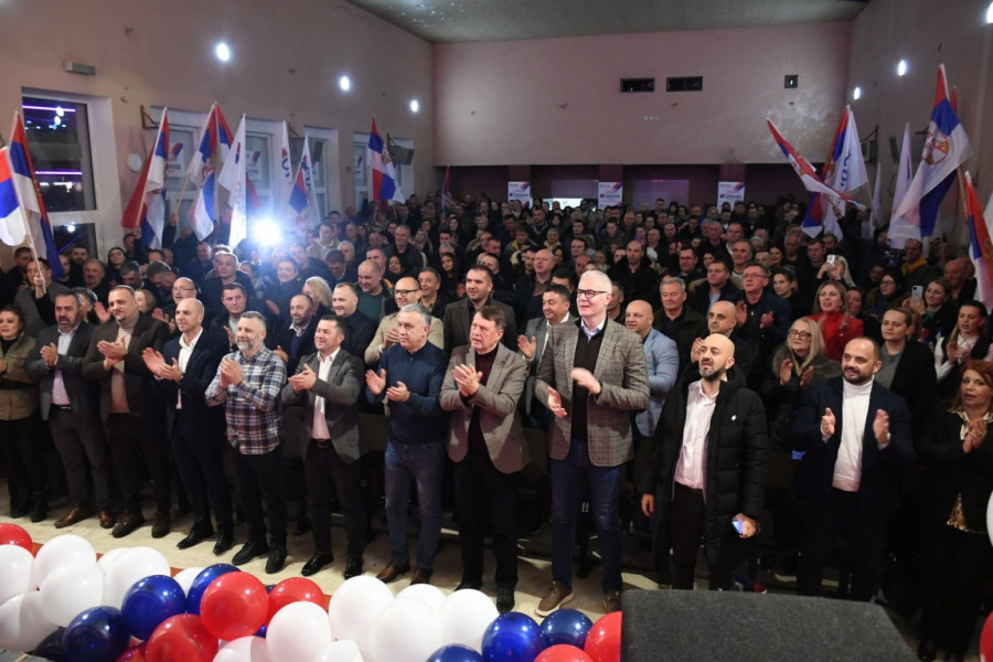 Predizborni miting Srpske liste u Lešku: Srbija zove, 9. februara svi kao jedan FOTO