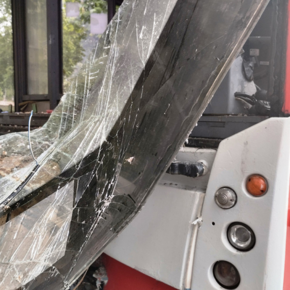 Sudar autobusa kod Umke: Poginule dve osobe; Očevidac: Proleteo je, puklo kao bomba FOTO