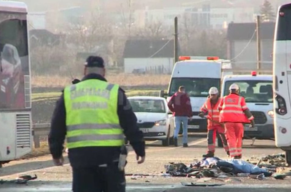 Poznati detalji jezive nesreće kod Umke: Autobus preticao kolonu, pa izazvao direktan sudar FOTO