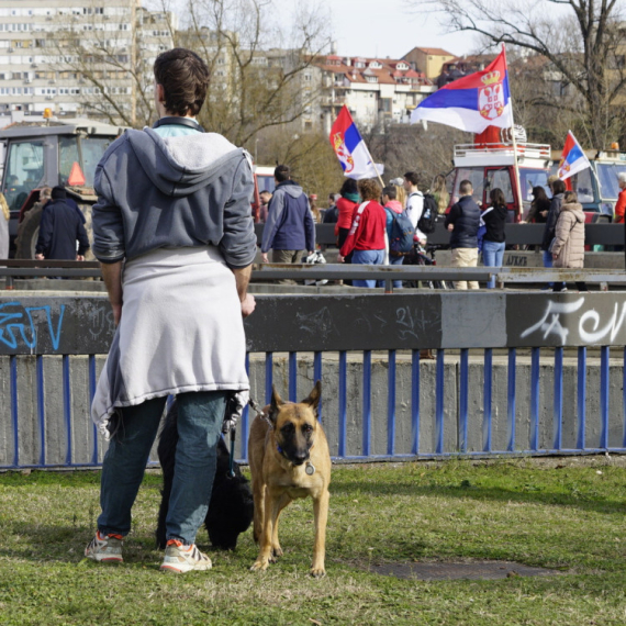 Za opozicione medije blokade ne mogu da stanu: Napetost i podeljenost u društvu mora da se održi