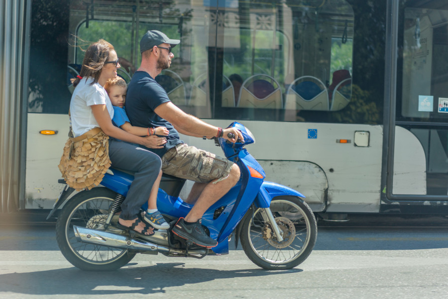 Da li bi trebalo zabraniti prodaju goriva motociklistima koji ne nose kacigu? ANKETA