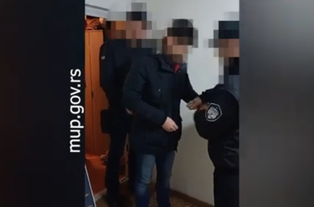 Policija u cik zore upadala u kuće i stanove; Objavljeni snimci hapšenja direktora i političara u Nišu VIDEO